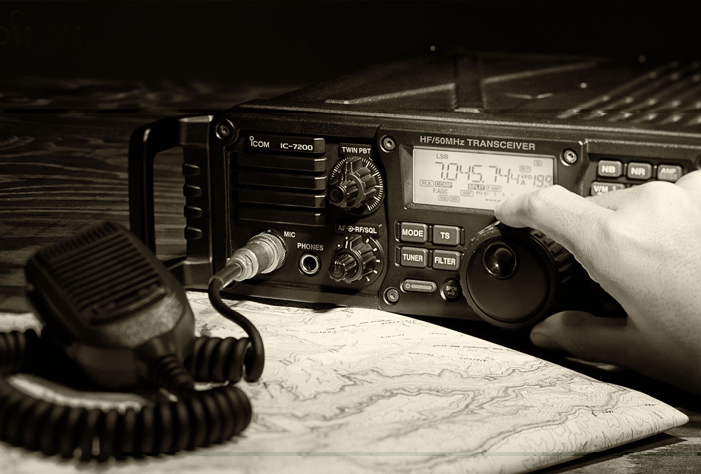 ic-7200_1_qsl copy.jpg